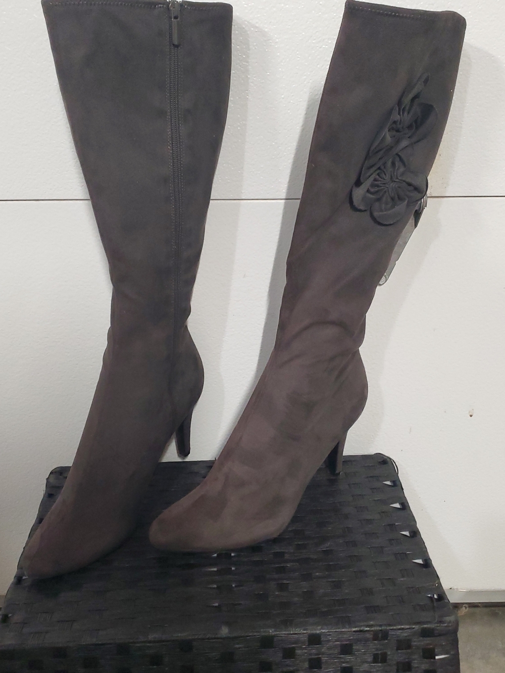 Women's Knee-High Suede Heeled Boots in Dark Gray Size 10